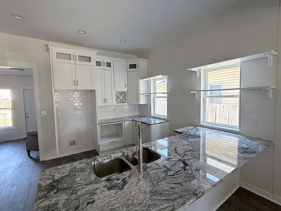 350 E Minnesota St #1