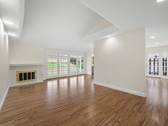4th image of 2371 Northpark St