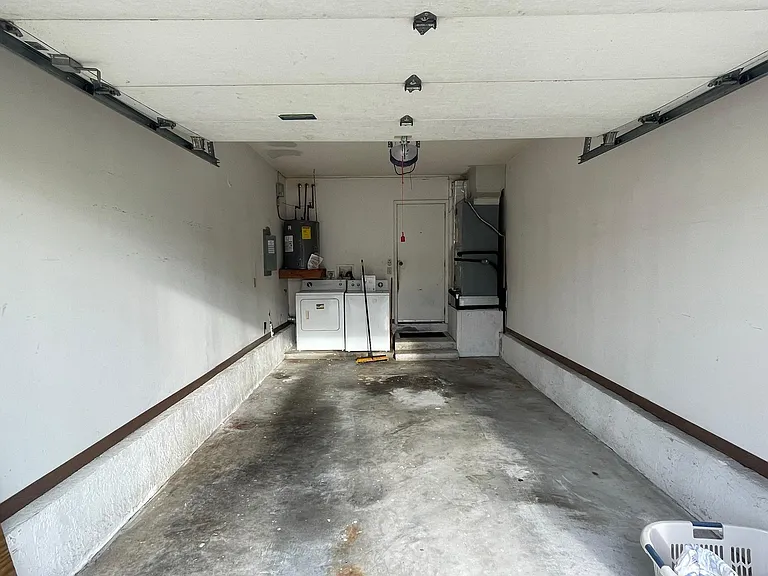 81 Emerald Ct — Photo 14