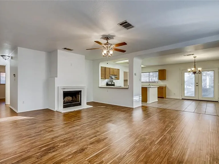 12933 Dionysus Dr — Photo 2