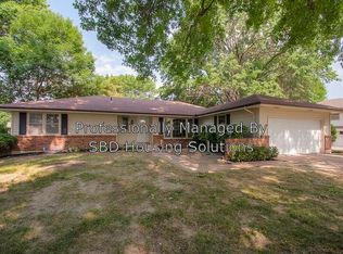 719 NW 5th St, Blue Springs, MO 64014