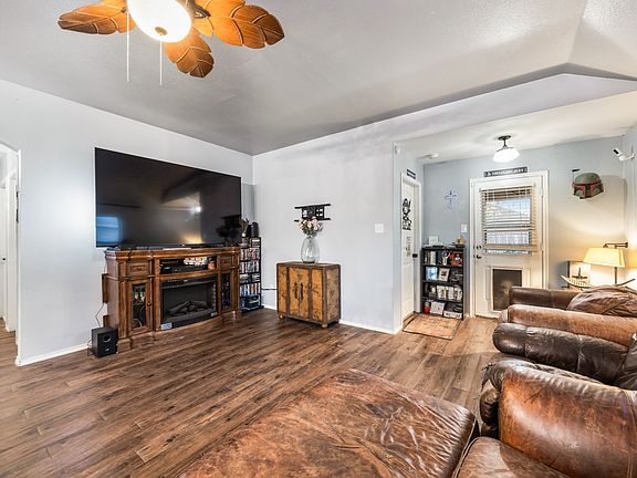 2nd image of 1401 Savannah Ridge Dr