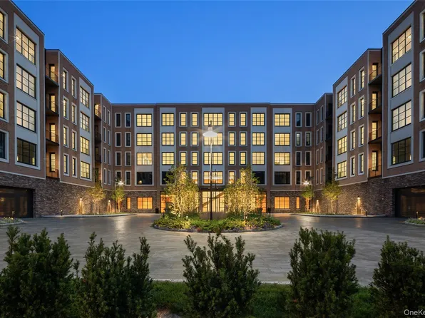 100 Garvies Point Road #1126, Glen Cove, NY 11542