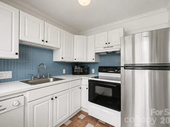 1811 Lynnwood Dr, Charlotte, NC 28209