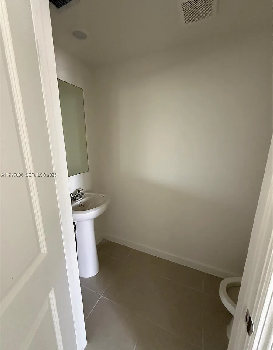 3 bed, 2.5 bath, $2,500 — Photo 4