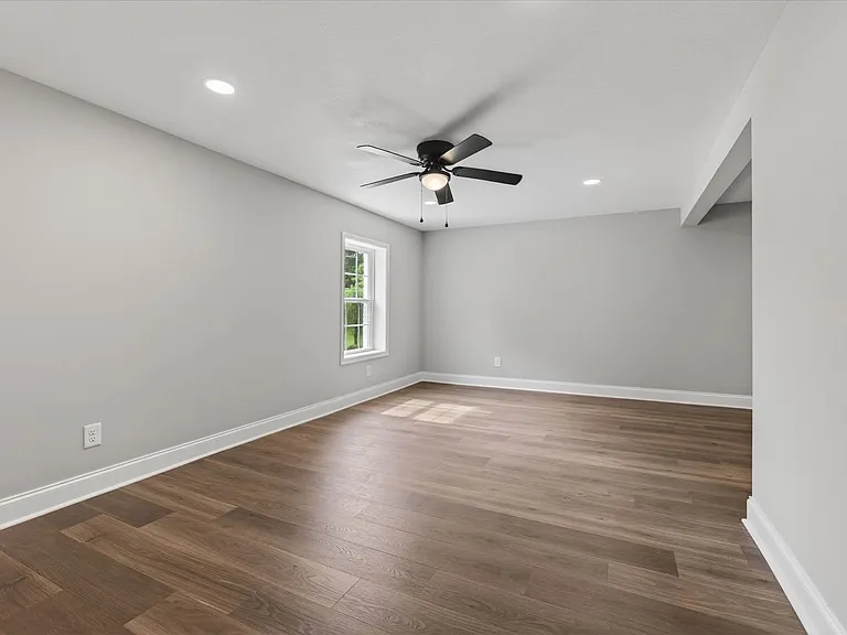 221 Clearview Dr — Photo 22