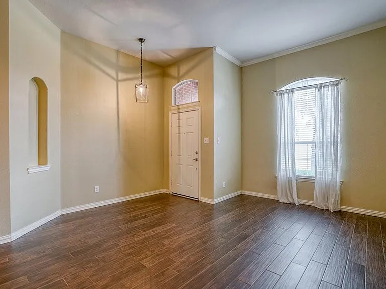 4405 Meadow Knoll Ln — Photo 2