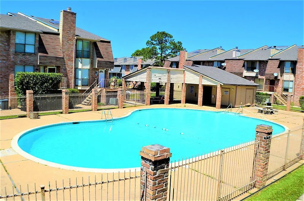 2103 Place Rebecca Ln — Photo 3