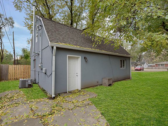 4th image of 1167 N Livingston Ave