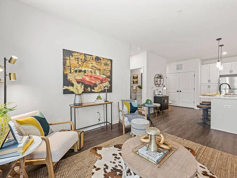 Giddy Hall Apartments — Photo 45