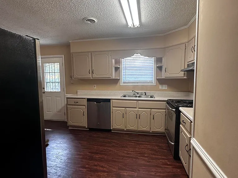 2377 Dublin Dr — Photo 5