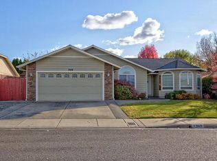 949 SW Princeton Pl, Grants Pass, OR 97527