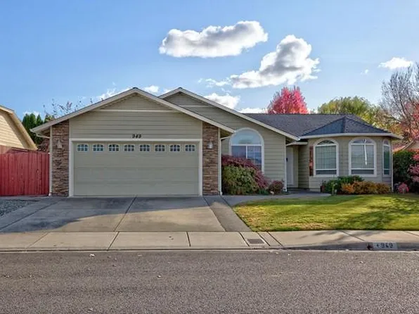 949 SW Princeton Pl, Grants Pass, OR 97527