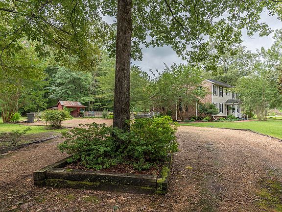 4th image of 150 Southgate Dr