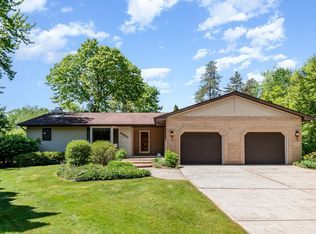 4401 Trail Wood Cir S, Midland, MI 48642