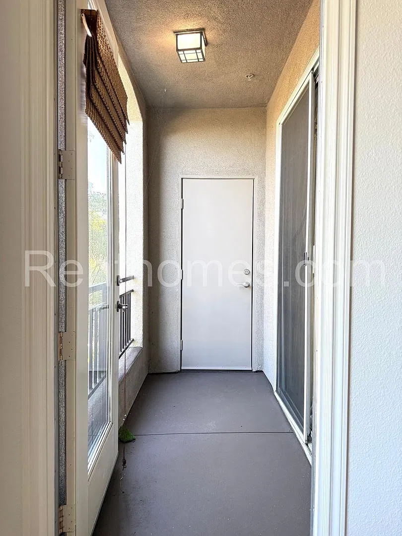 La Jolla, 9293 Regents Rd #C303, Gated Regents at La Jolla, Resort Like Facilities, Near UCSD, 2 ... — Photo 4