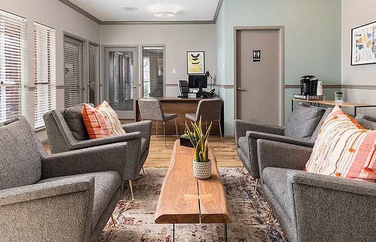 Brady Station Apartments — Photo 1