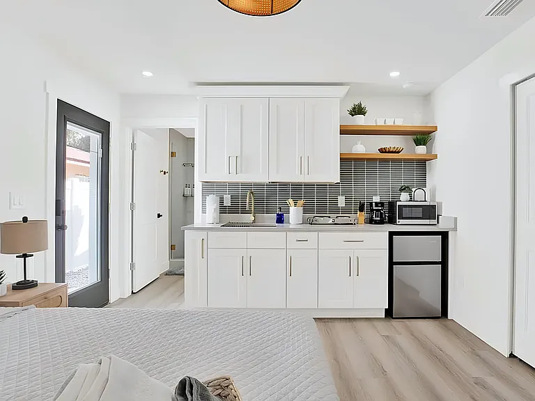 Studio 2 Queen Suite Kitchen