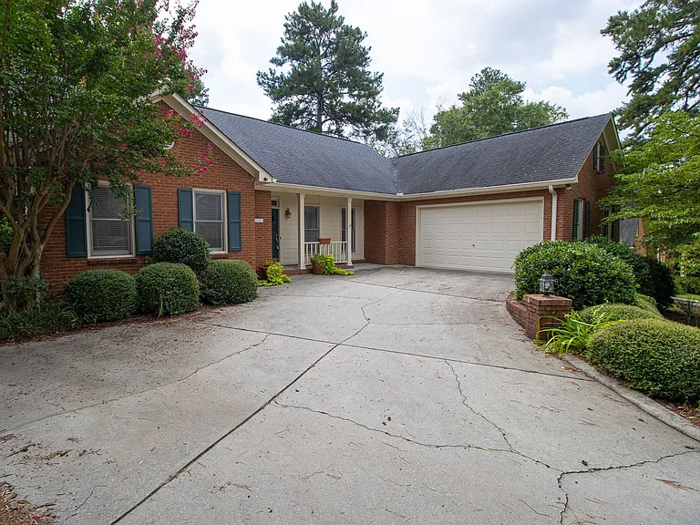 2220 Montclair Dr — Photo 2