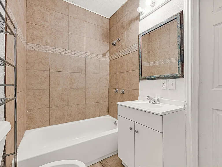 14336 Victoria St — Photo 15