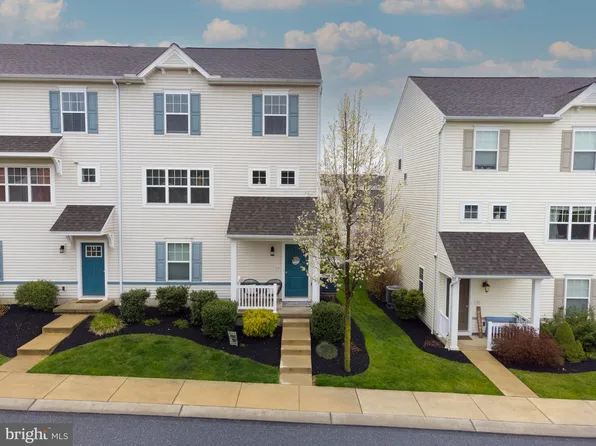 325 Cabot Cir, Willow Street, PA 17584