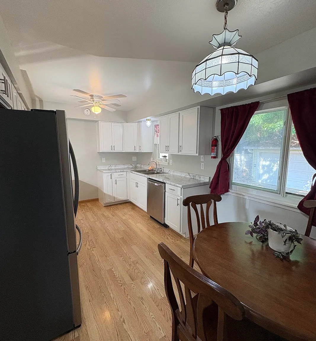 3 bed, 982 sqft, $1,900 — Photo 4