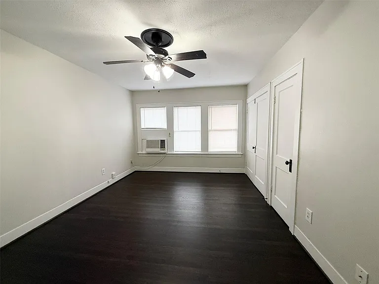 1136 Berthea St #11 — Photo 3