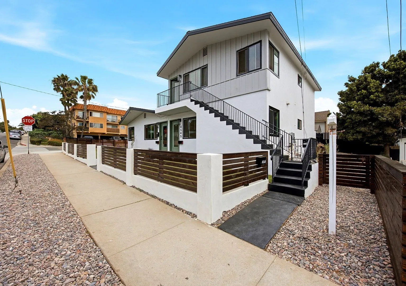 Coastal Living in the Heart of Pacific Beach — Photo 2