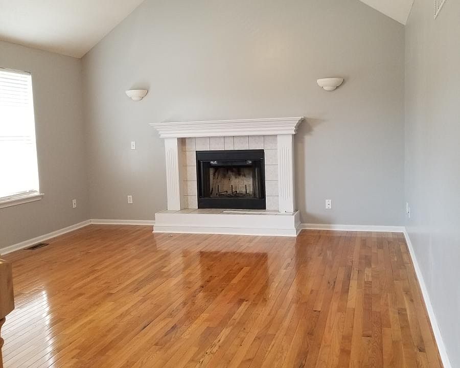 Living Room w/fireplace