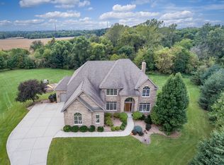 40W715 Quiet Trl, Elgin, IL 60124