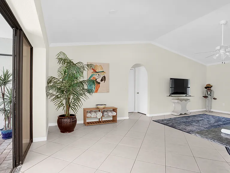 4785 Hansard Ave — Photo 12