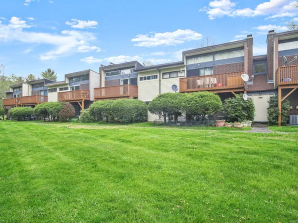 229 Bacon Pond Road APT 443, Woodbury, CT 06798