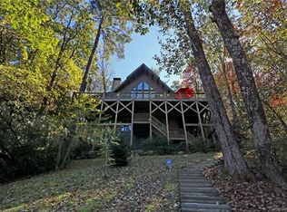 319 Hiwassee Rd, Lake Toxaway, NC 28747
