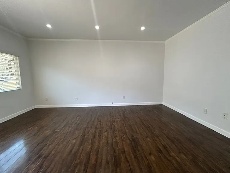 6337 Primrose Ave — Photo 5