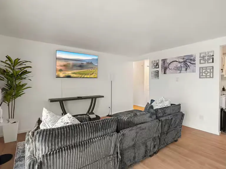 4505 Linden Ave N #202 — Photo 4
