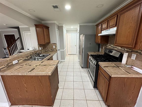 4th image of 11727 Rolling Stream Dr