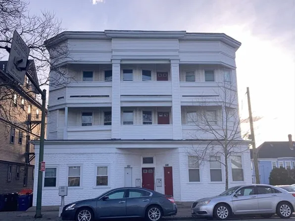 588 Brock Ave #3S, New Bedford, MA 02744