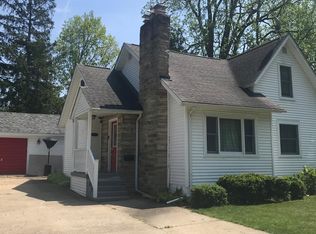 209 Center St, Holly, MI 48442