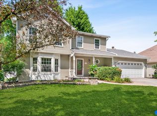 1527 Abbotsford Dr, Naperville, IL 60563