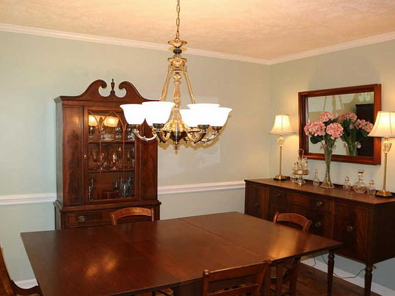 4th image of 275 Stoneyfield Dr