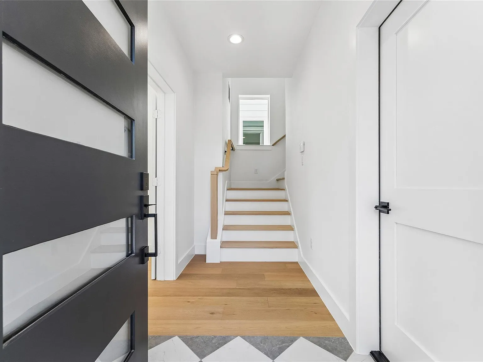 3 bed, 3.5 bath, 2340 sqft, $3,500 — Photo 3