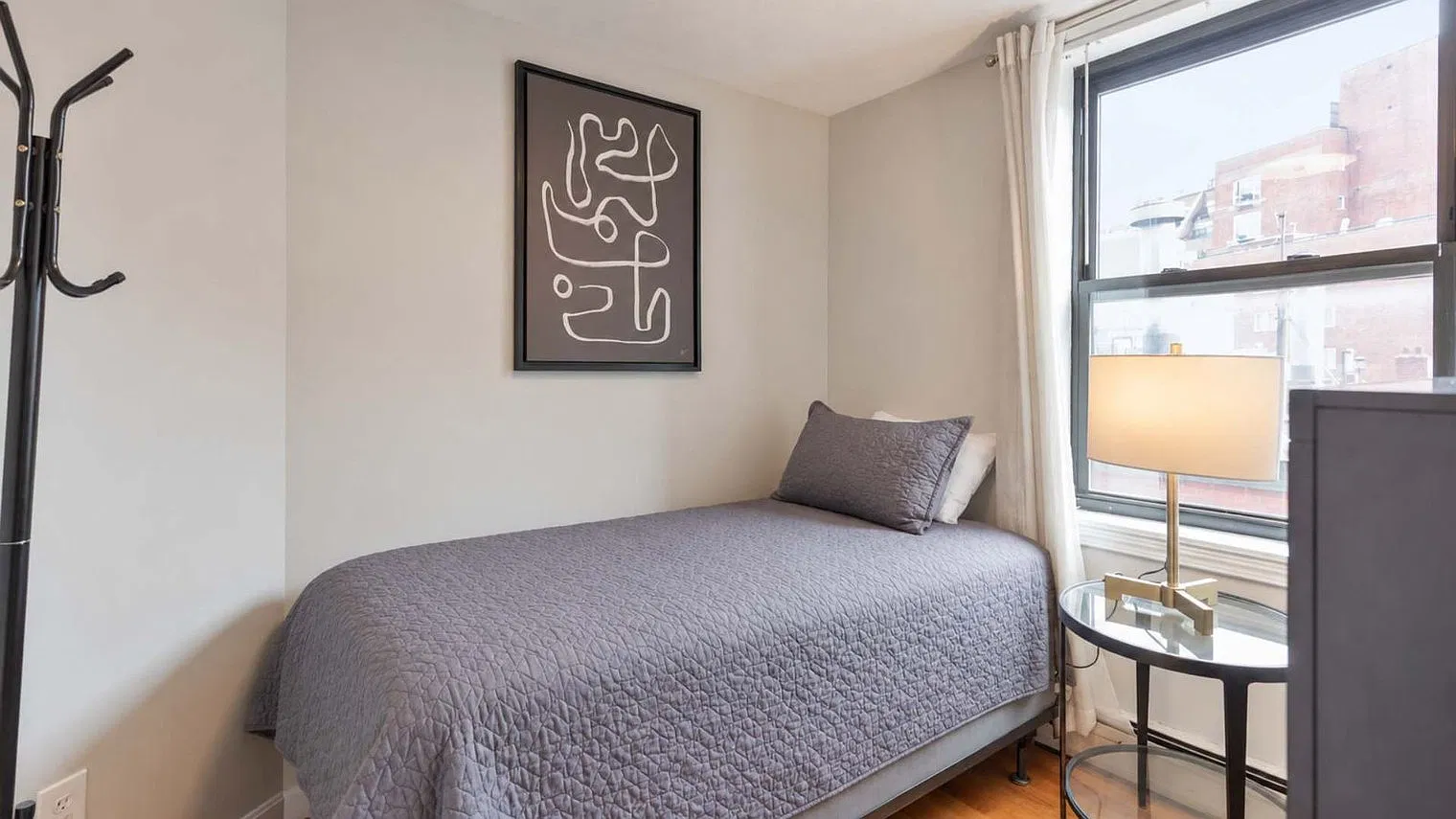 2 bed, 1.0 bath, 592 sqft, $2,958 — Photo 4