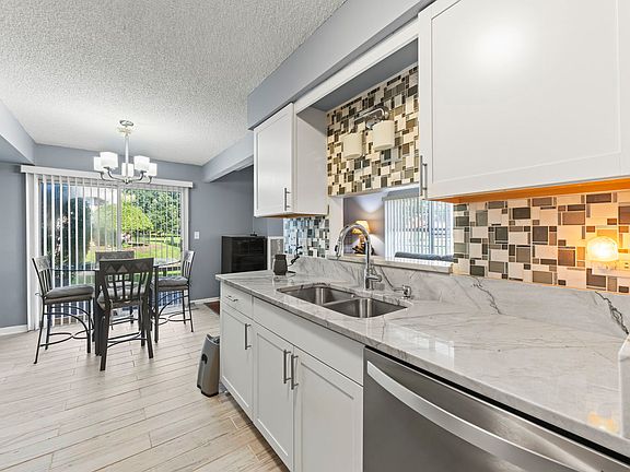 5th image of 342 Redwing Dr