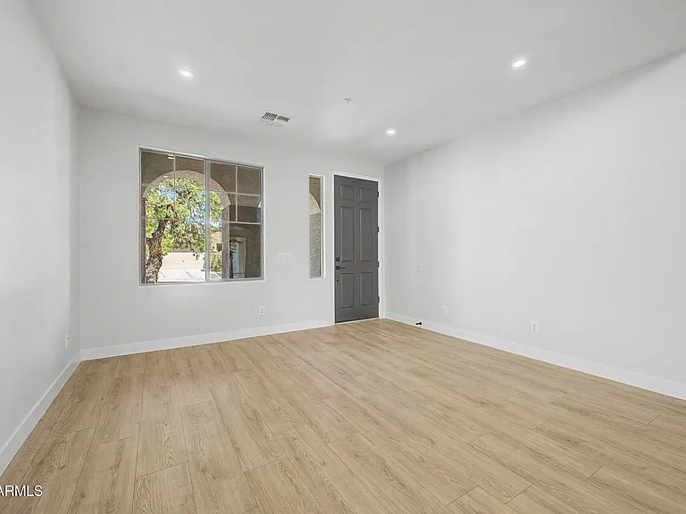 7062 W Andrew Ln — Photo 10