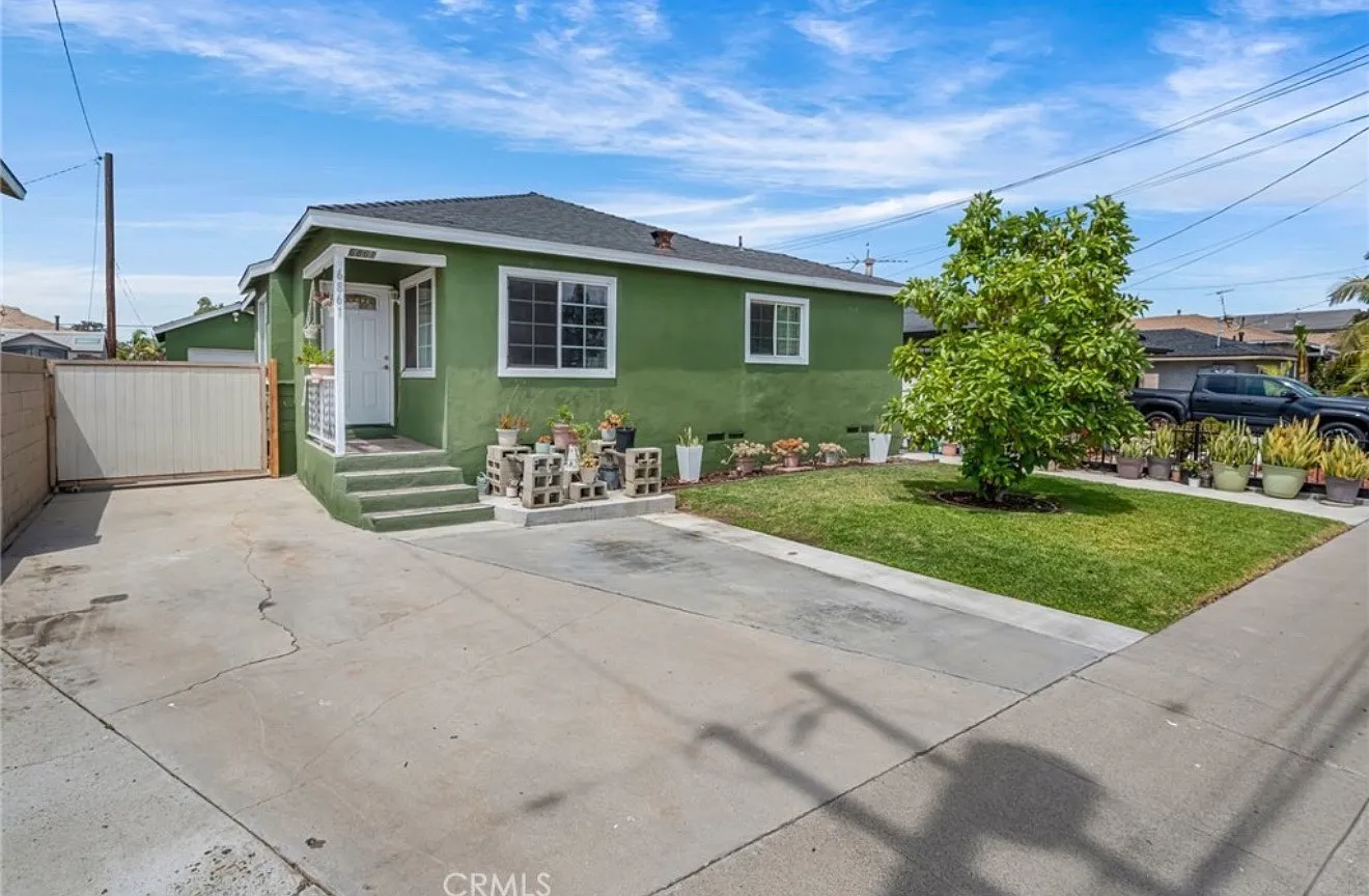 3 bed, 1067 sqft, $3,500 — Photo 3
