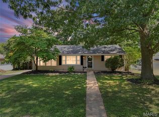 810 Brookdale Dr, Saint Louis, MO 63119