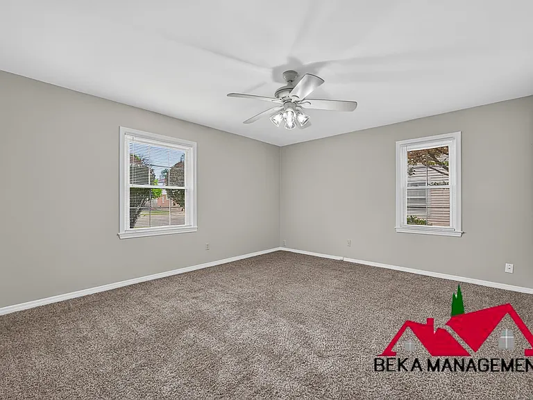 4427 W Forteen Mile Rd — Photo 12
