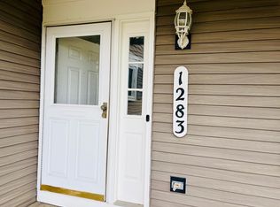 1283 Sandhurst Ln, South Elgin, IL 60177