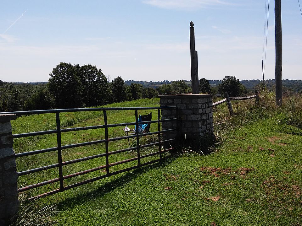2nd image of 2919 Old Oakland Rd
