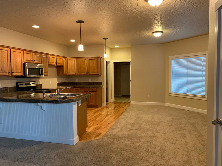 4708 N Zachary Way — Photo 4